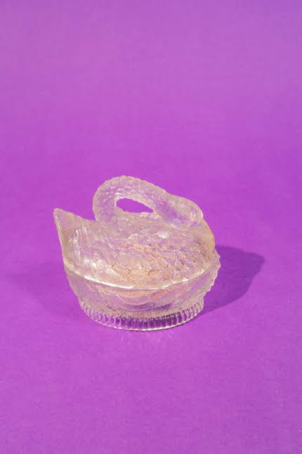Vintage swan shaped glass jewellery box