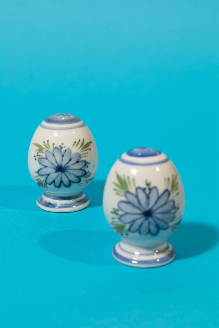 deep blue flowers salt and pepper shakers