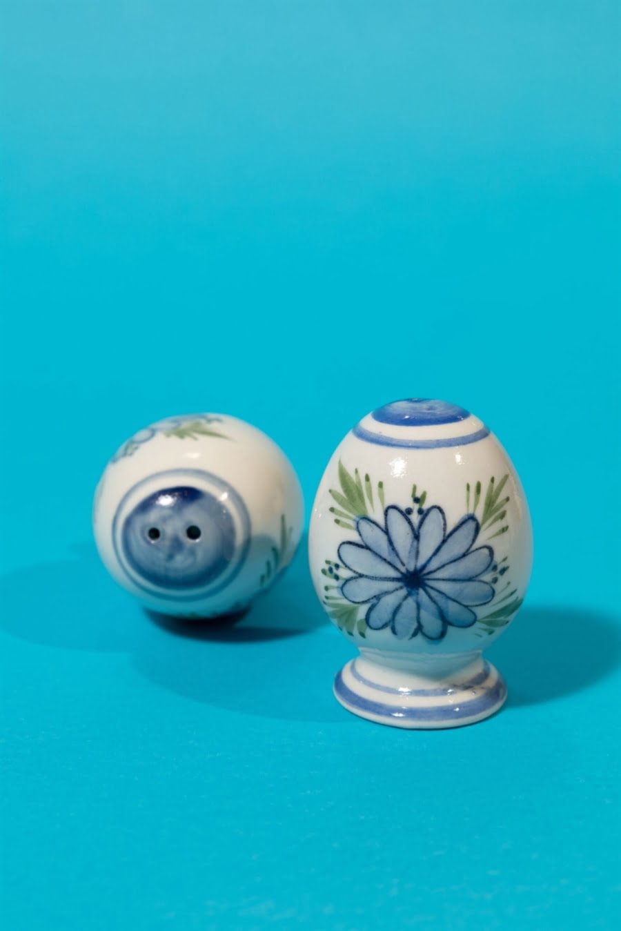 deep blue flowers salt and pepper shakers