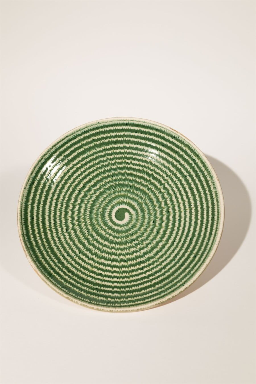 optical illusion artisanal plate