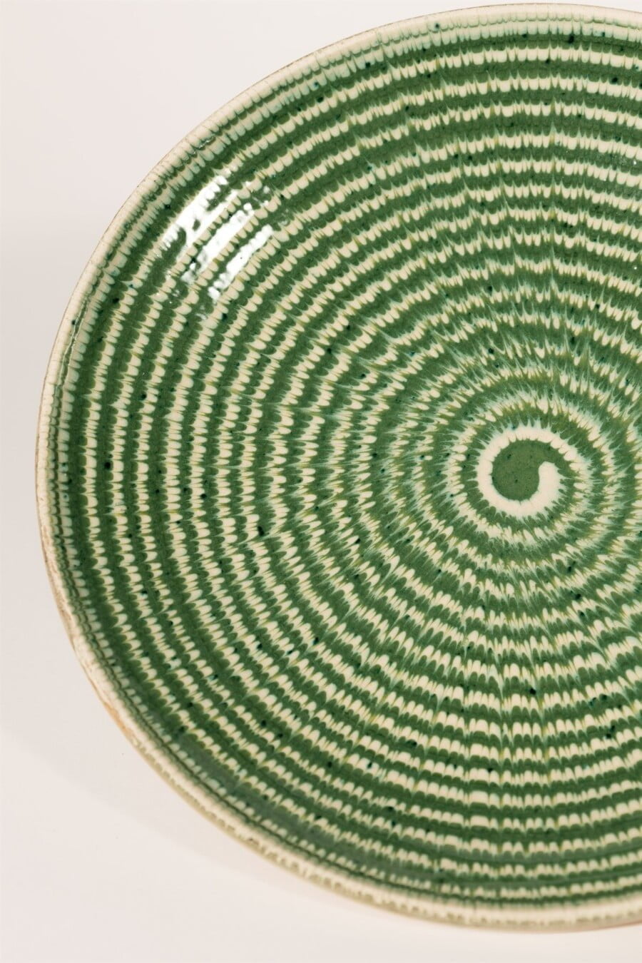 optical illusion artisanal plate