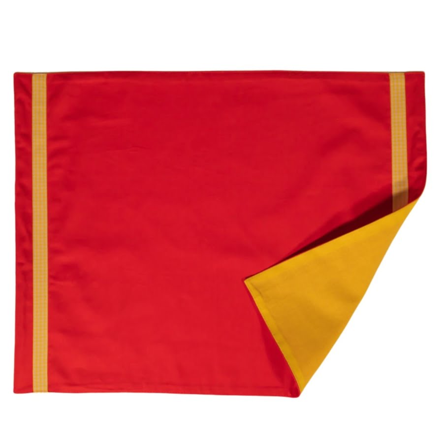 Red colour block placemat Red colour block placemat