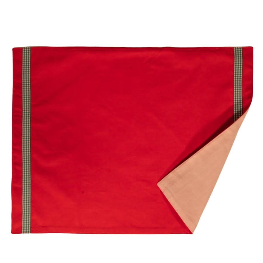 Red colour block placemat Red colour block placemat